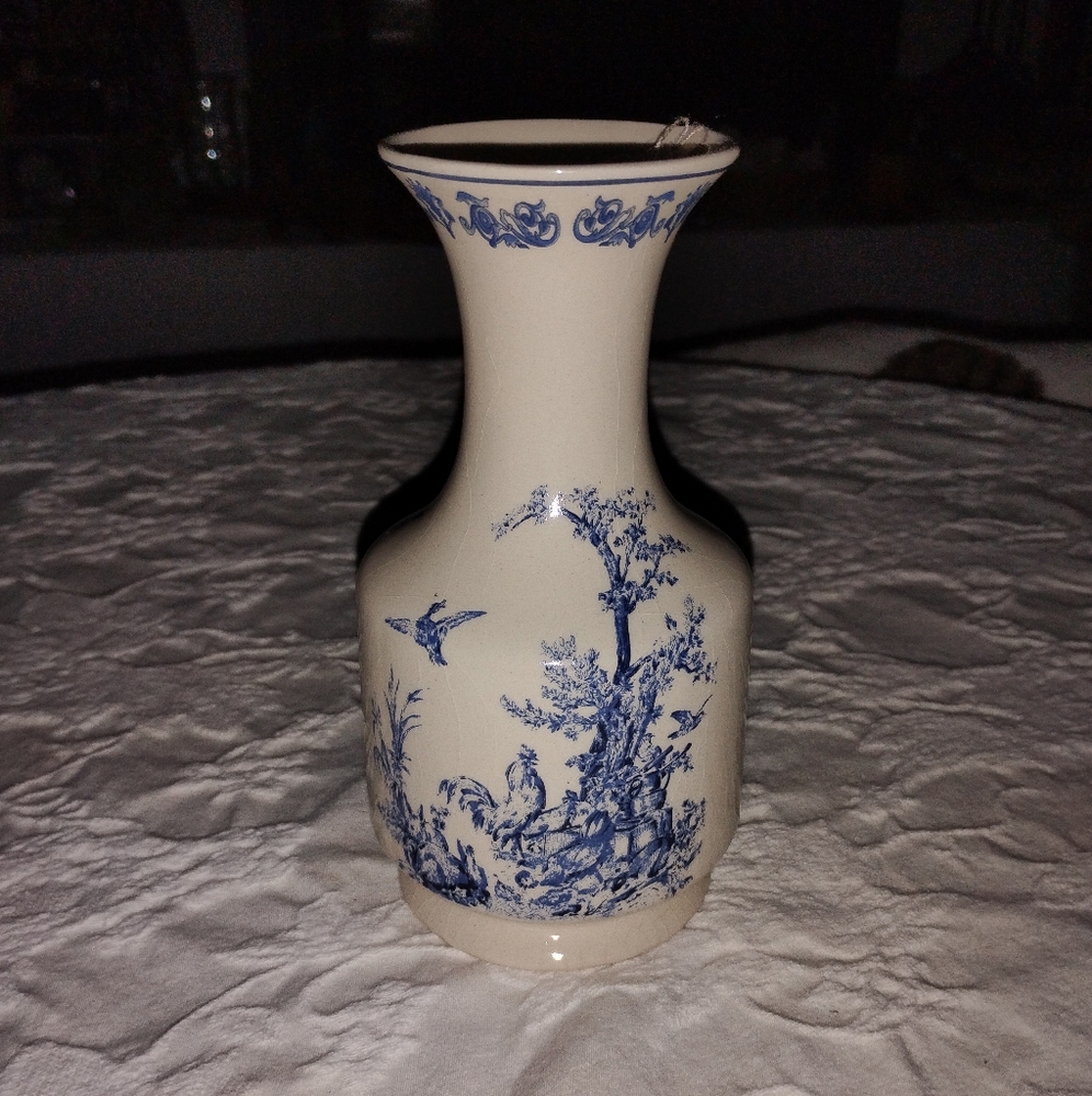 Elegant Cream Vase with Blue Design